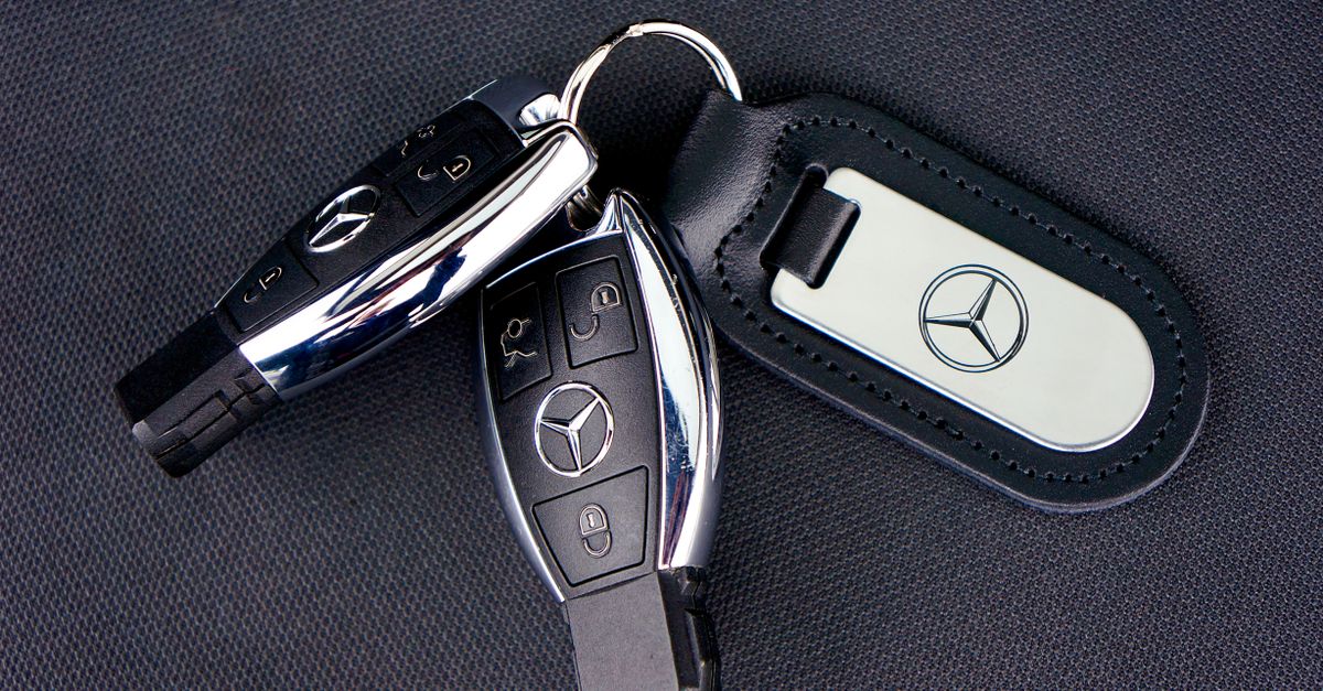 Nissan car key fob — מנעולן בחיפה