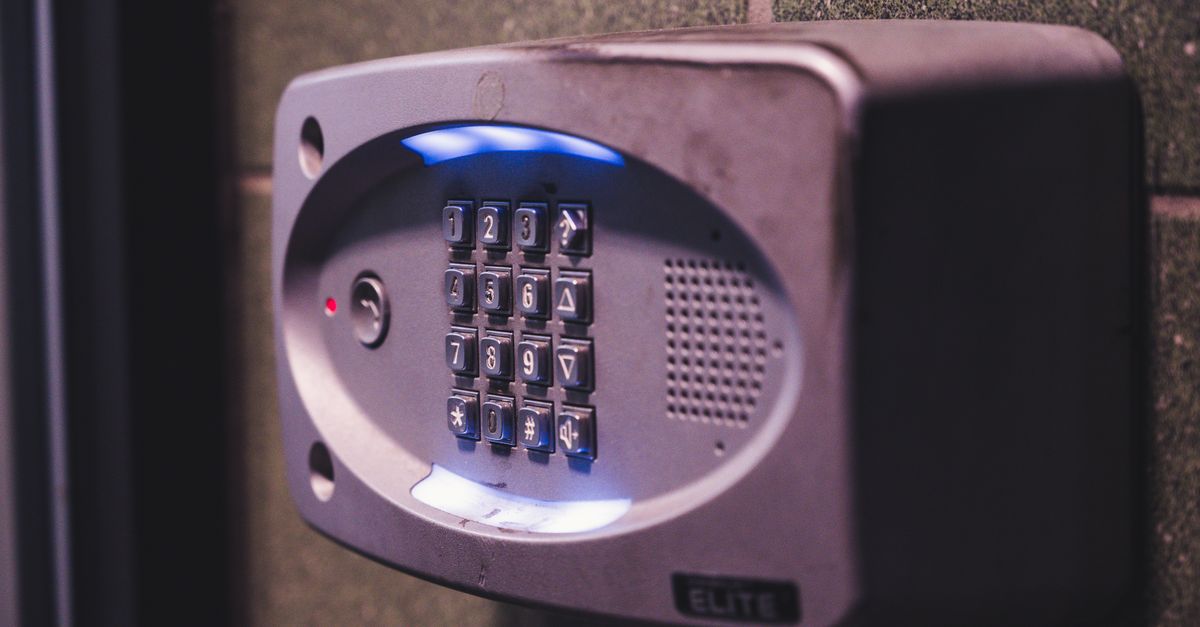 home security lock door — מנעולן בחיפה