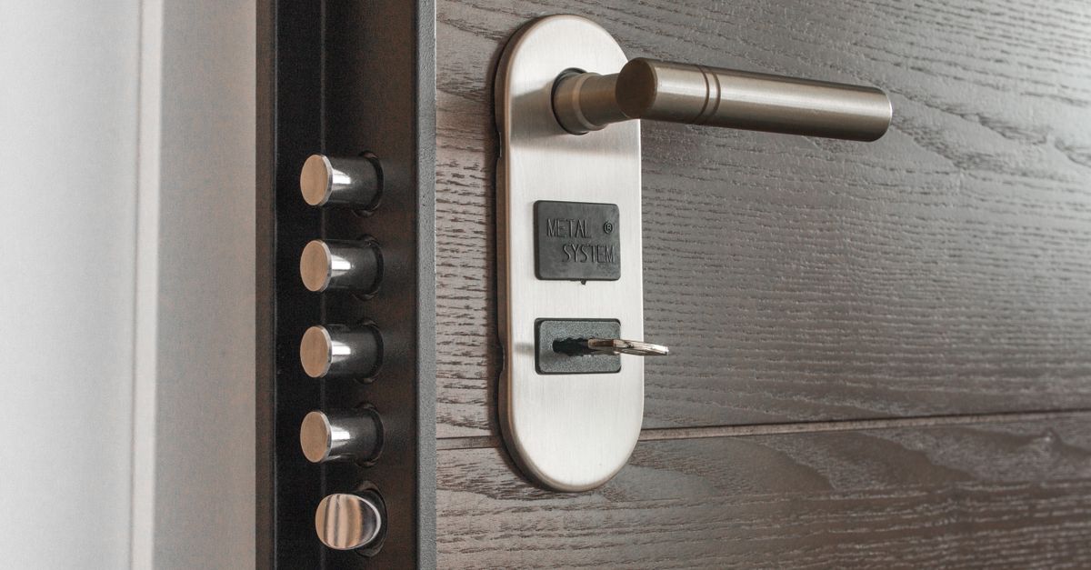 home security lock door — מנעולן בחיפה